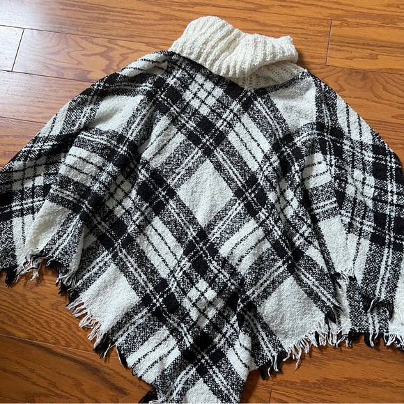 Plaid Turtleneck Poncho Sweater - Black and White size large - extra large l- xl - Picture 11 of 11